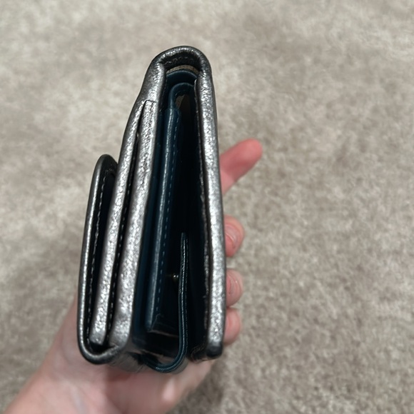 Vintage Longchamp Embossed Leather Wallet - Picture 8 of 10